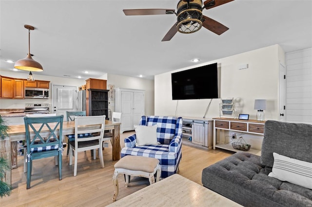 living area featuring light wood-style floors, recessed lighting, and ceiling fan