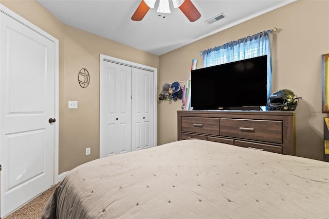 bedroom with ceiling fan, a closet, and visible vents