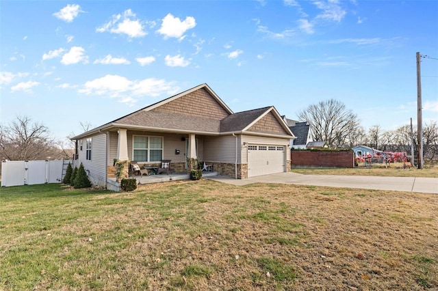 view of front of property featuring a front yard and a garage