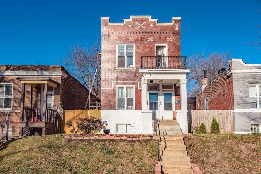 view of front of house featuring a balcony