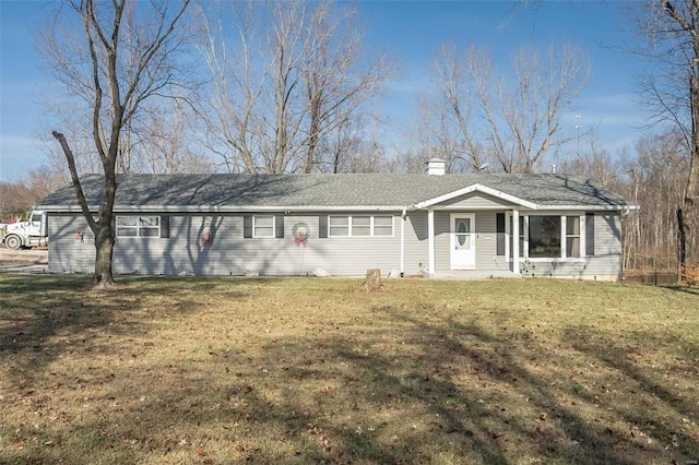 ranch-style house featuring a front lawn