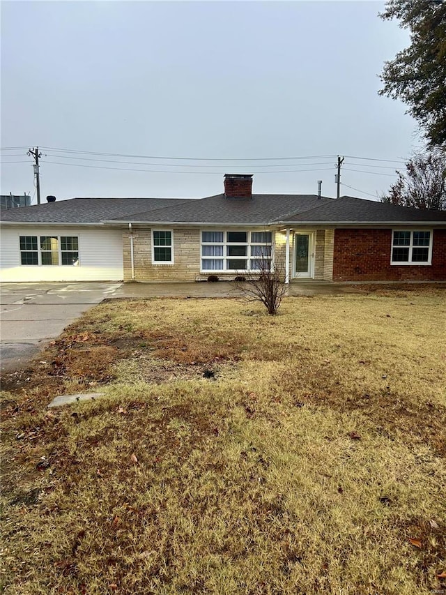 ranch-style home with a front lawn