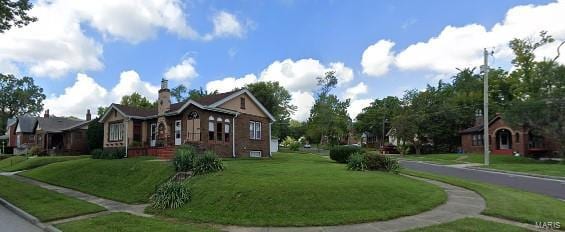 view of front facade with a front yard