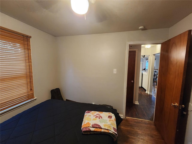 bedroom with dark wood-style floors and ceiling fan