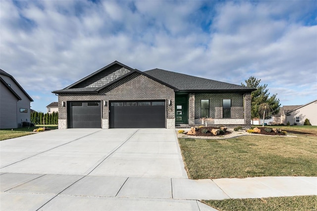 view of front facade with a garage and a front yard