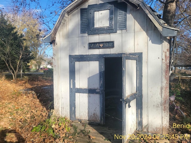 view of outbuilding