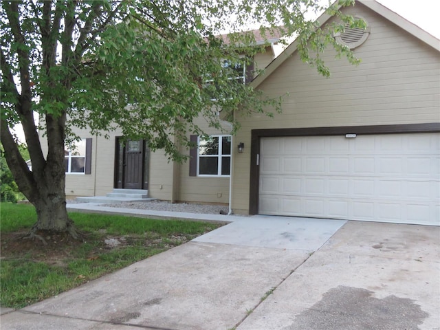 view of front facade featuring a garage