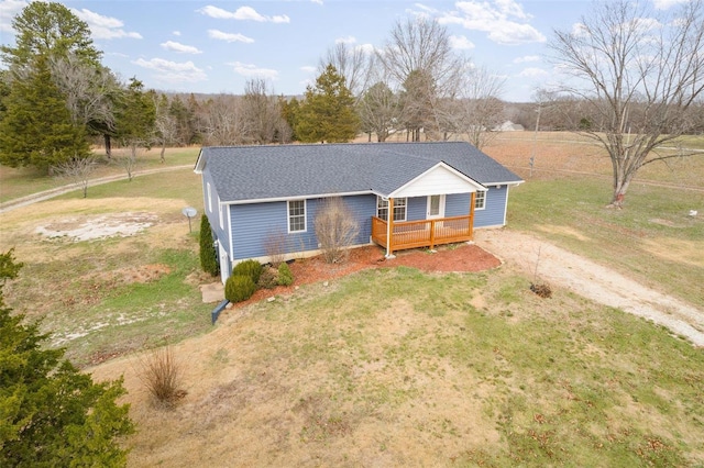 ranch-style home featuring a front lawn