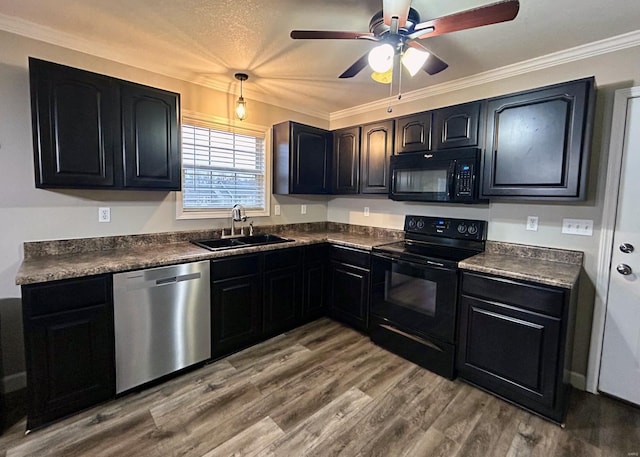 kitchen with ceiling fan, crown molding, sink, black appliances, and hardwood / wood-style flooring