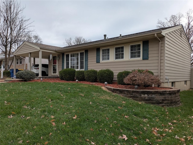 view of front of property featuring a front lawn