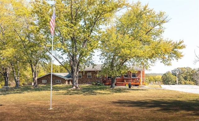 view of front facade featuring a deck and a front lawn