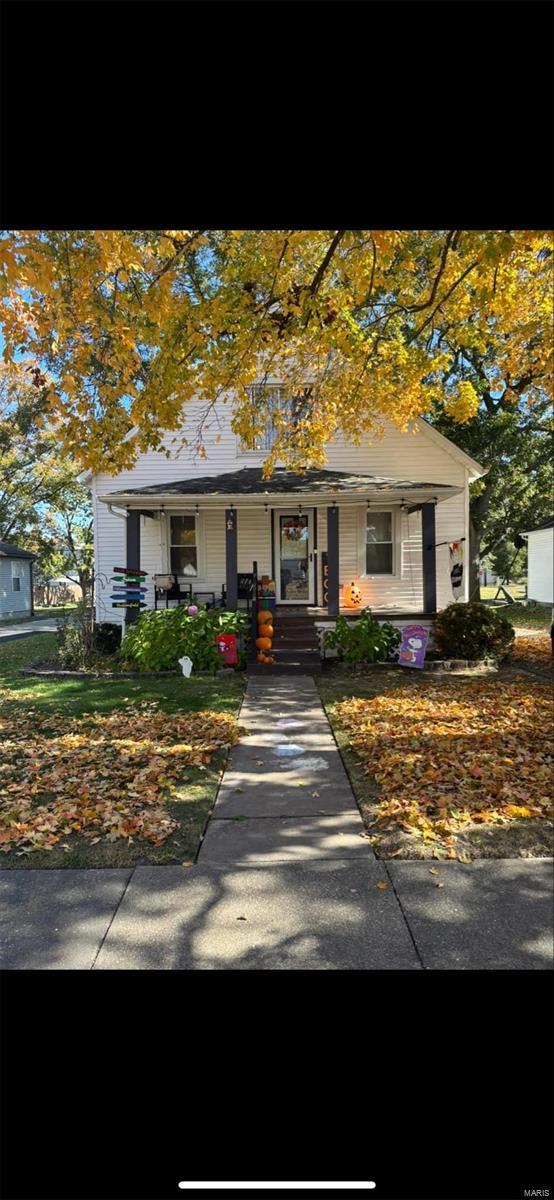 view of front of property featuring covered porch