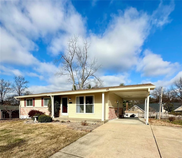 view of front of property with a carport and a front yard