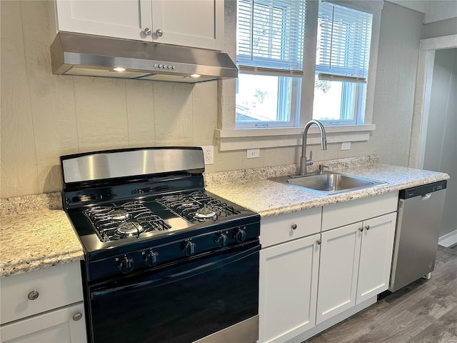 kitchen featuring sink, white cabinets, stainless steel appliances, and hardwood / wood-style flooring