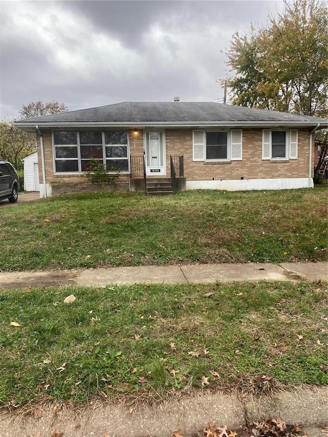 view of front of property with a front yard