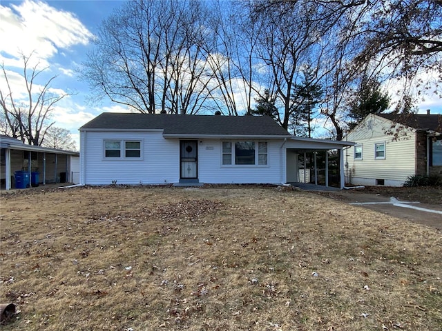 view of front facade featuring a front yard and a carport