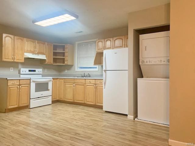 kitchen featuring sink, stacked washing maching and dryer, light hardwood / wood-style floors, white appliances, and light brown cabinetry