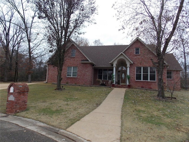 view of front of home featuring a front lawn