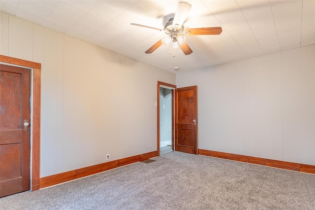 carpeted empty room featuring ceiling fan