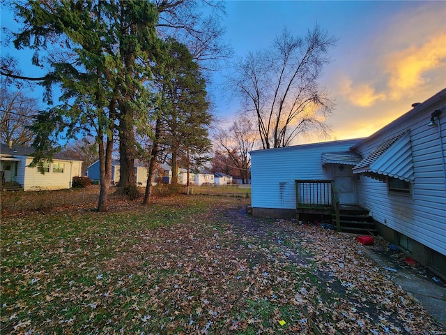 view of yard at dusk