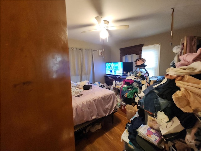 bedroom featuring wood finished floors and a ceiling fan