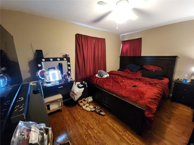 bedroom with dark hardwood / wood-style floors and ceiling fan