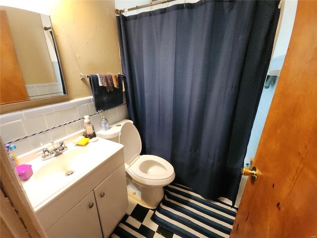 full bathroom featuring tile walls, curtained shower, toilet, wainscoting, and vanity