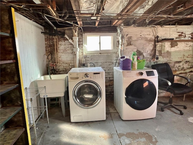 laundry room with sink and washing machine and clothes dryer