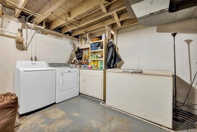 laundry room with cabinets and washer and clothes dryer