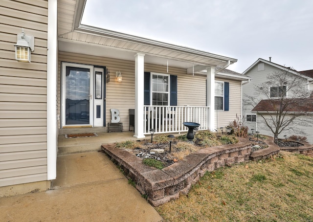 entrance to property featuring covered porch