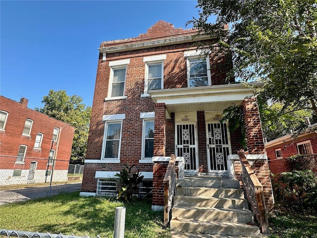 view of front facade with covered porch