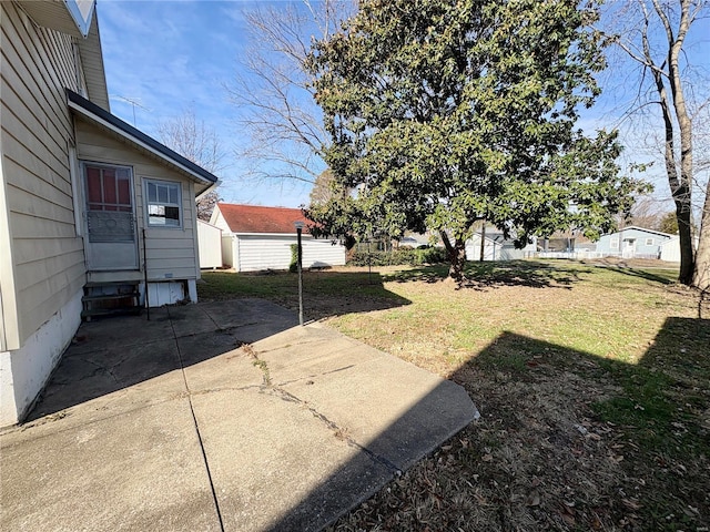 view of yard featuring a patio