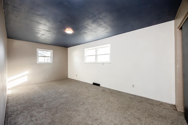 unfurnished room with carpet