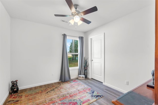 unfurnished room featuring dark hardwood / wood-style floors and ceiling fan