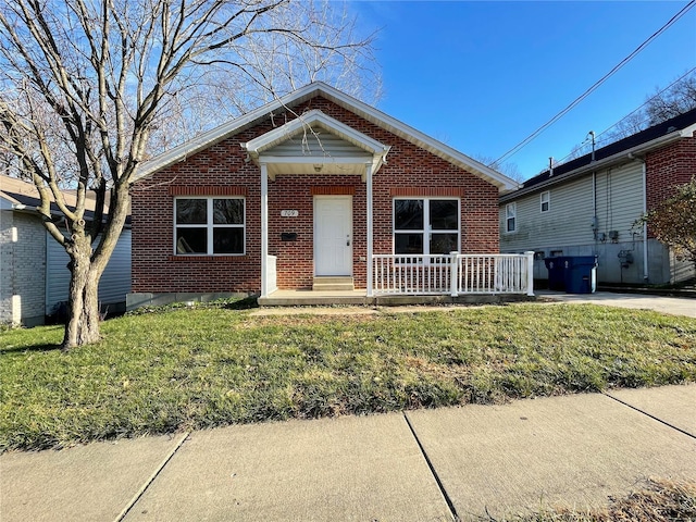 view of front of home with a front lawn