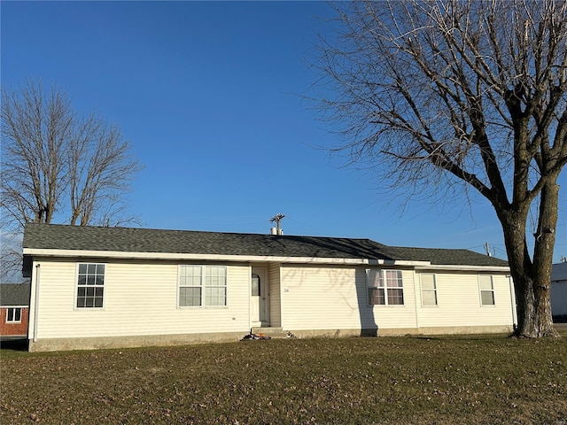 ranch-style home featuring a front lawn