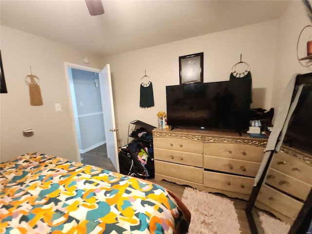 bedroom with ceiling fan