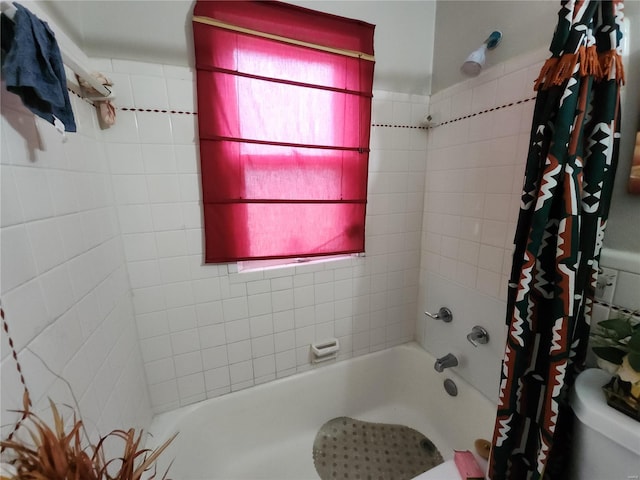 full bathroom with shower / bath combination with curtain and toilet