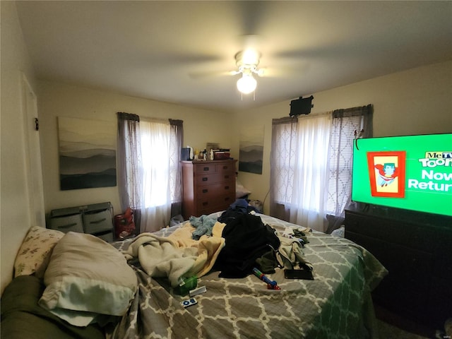 bedroom featuring ceiling fan