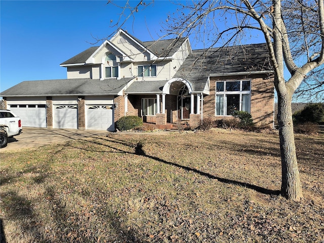 view of front of property with a front yard