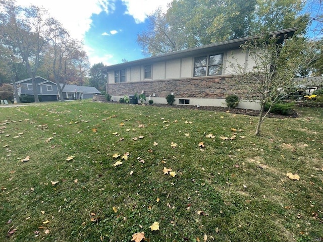 single story home featuring a front yard