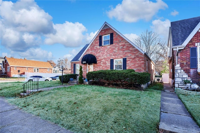 view of front of home featuring a front yard