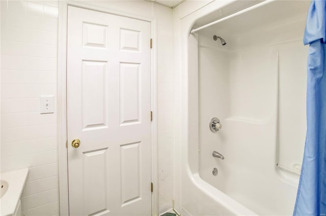 bathroom featuring shower / tub combo with curtain