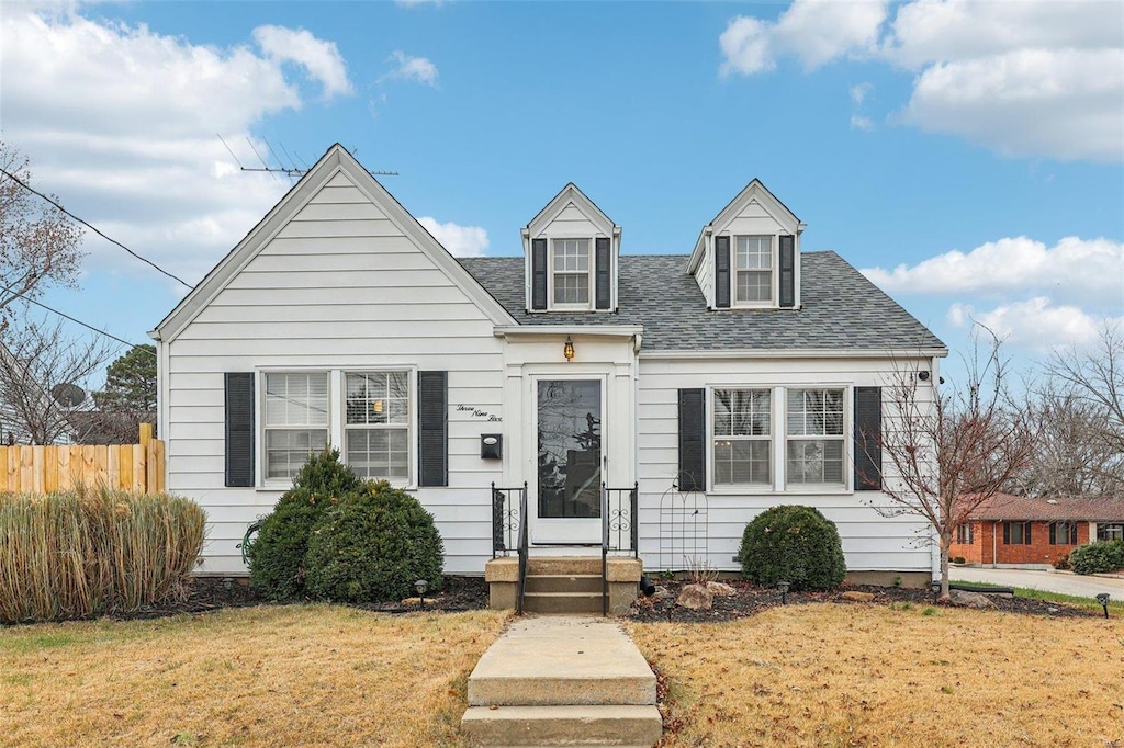 view of front of property with a front yard