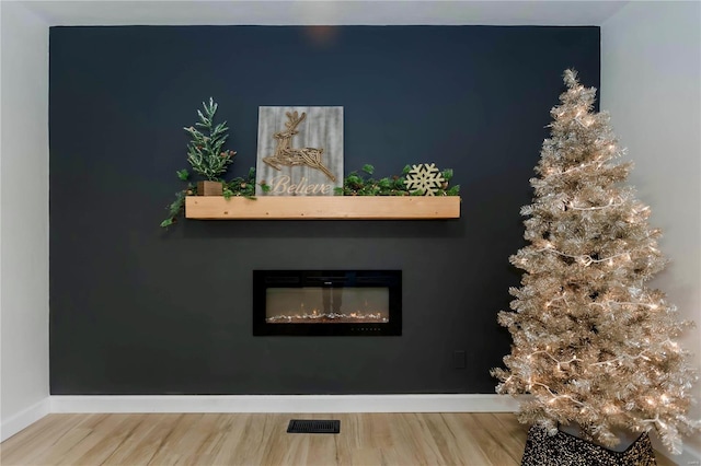 room details featuring hardwood / wood-style floors