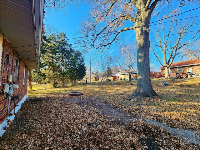 view of yard featuring a fire pit