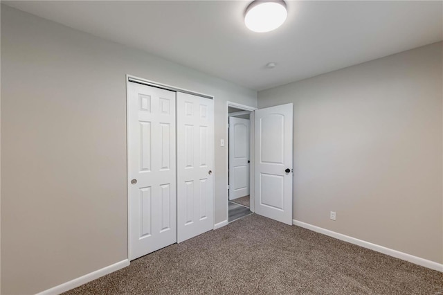 unfurnished bedroom with carpet flooring and a closet