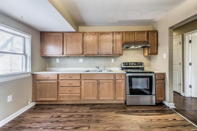 kitchen featuring sink, backsplash, stainless steel range with electric cooktop, and dark hardwood / wood-style flooring