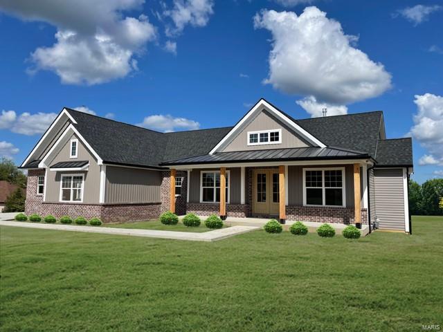 craftsman-style home with a front lawn and covered porch