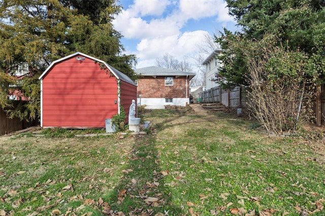 view of yard with a storage unit